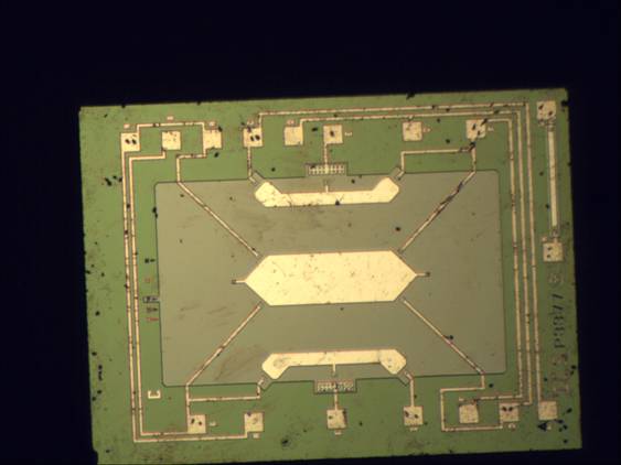 显微镜下的电子芯片