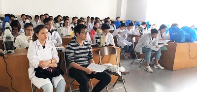 医院实验室一般这样选择显微镜
